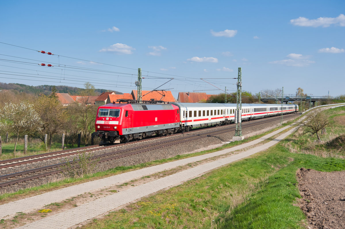 120 111 mit dem IC 2224 von München Hbf nach Frankfurt bei Lehrberg, 18.04.2019