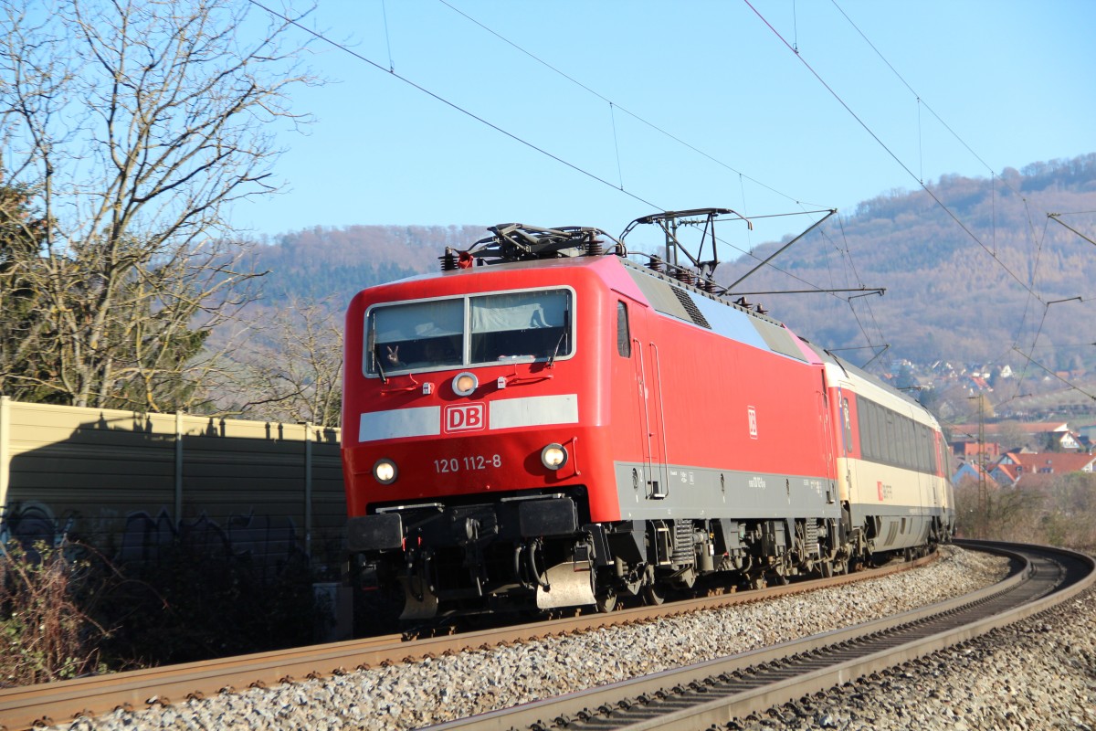 120 112-8 mit EC7 nach Interlaken Ost kurz vor Schallstadt. Gruß zurück an den Tf! 25.01.2016