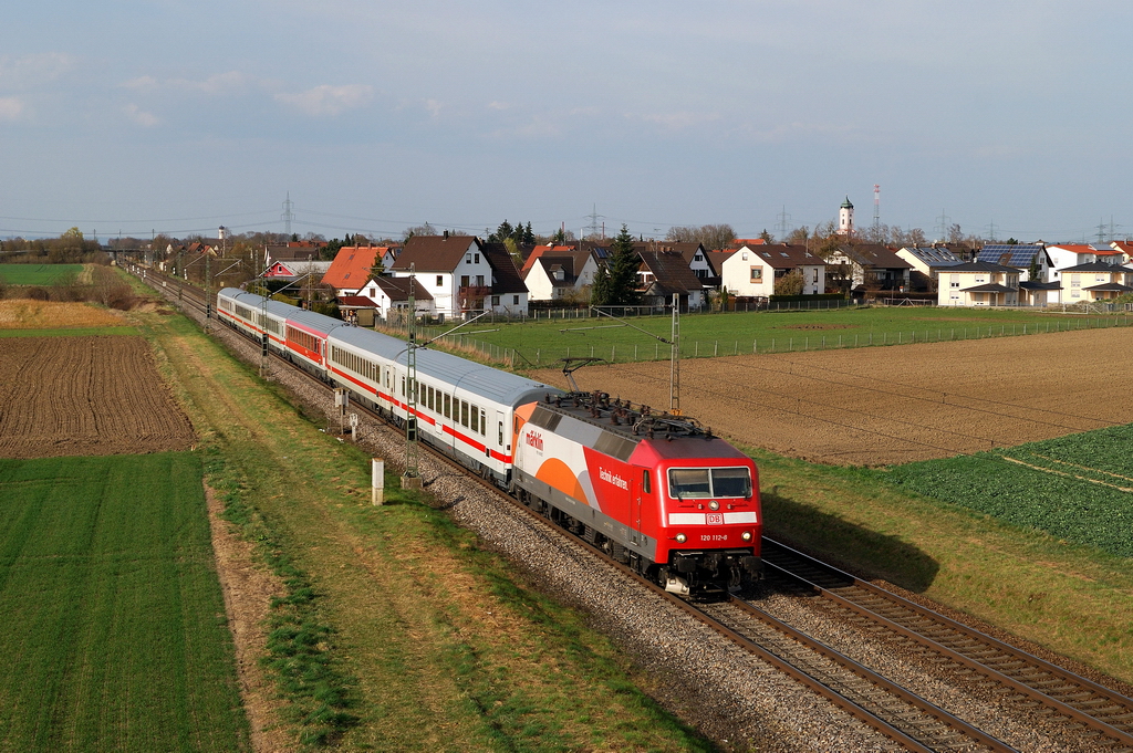 120 112 (Märklin) mit IC 2901 bei Herbertshofen (21.03.2014)