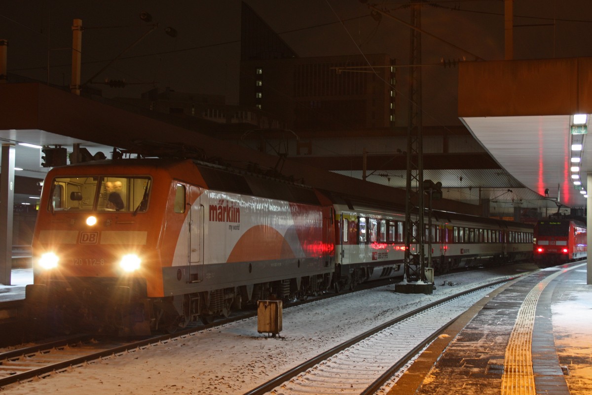 120 112  Mrklin My World  am 11.3.13 mit dem EC6 beim Halt in Dsseldorf Hbf.