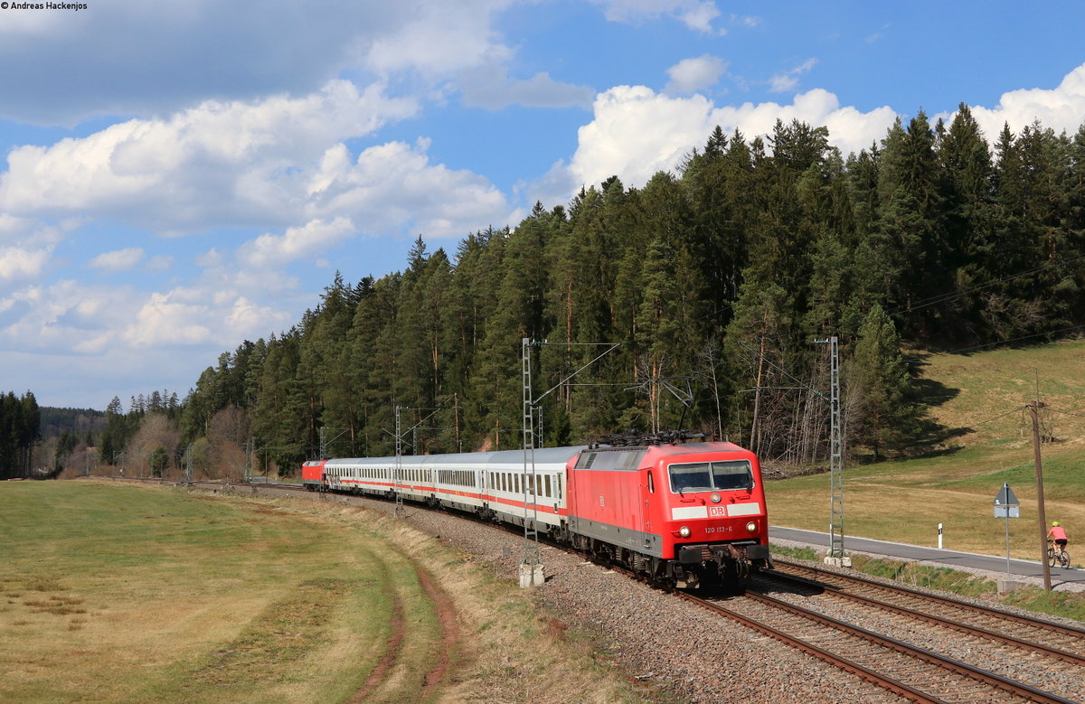 120 113-6 und 120 120-1 mit dem LPF 77758 (Stuttgart Hbf-Donaueschingen) im Groppertal 12.4.20