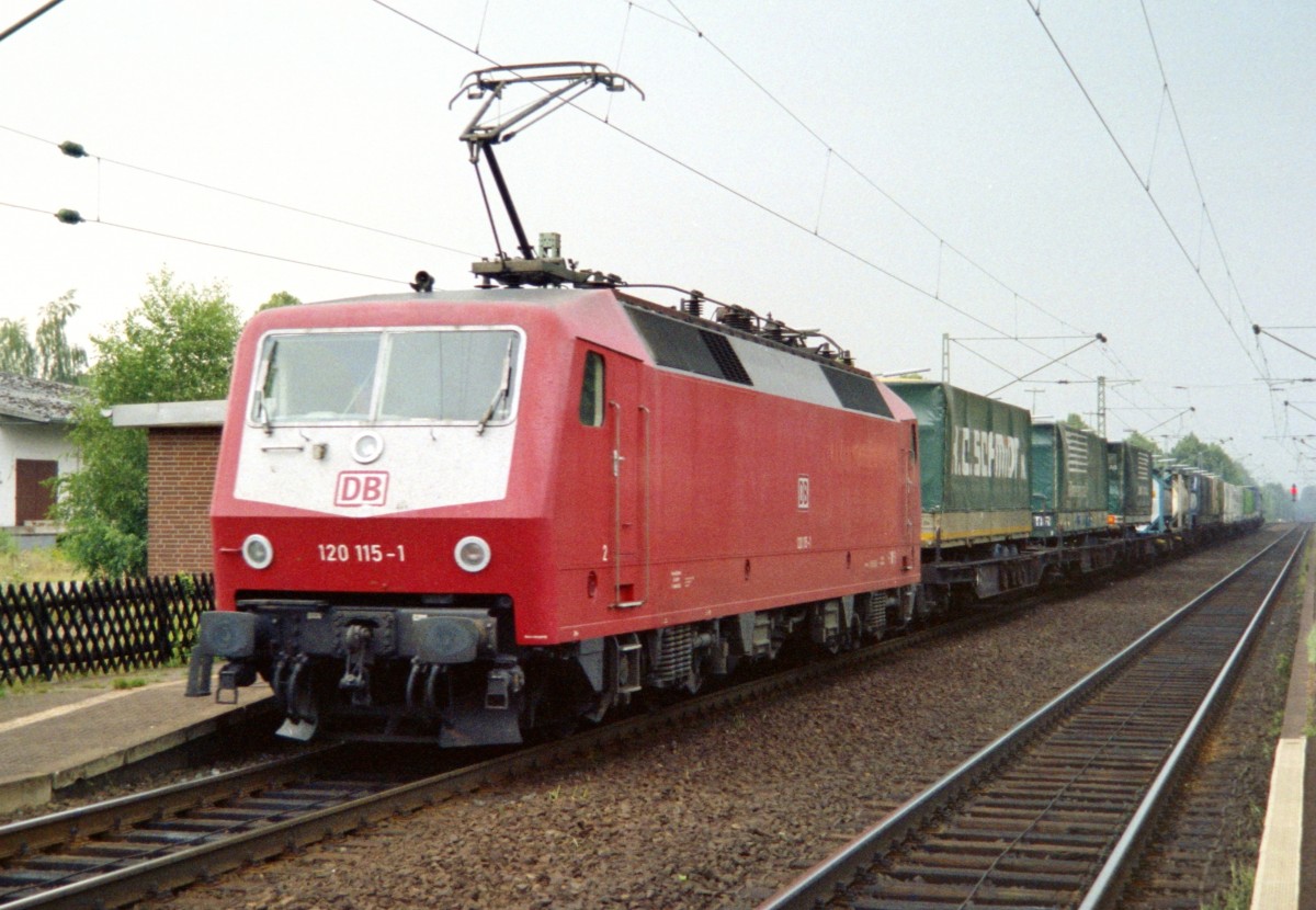 120 115 mit Sgk 52273 (Lbeck–Elze) am 24.07.1996 in Bad Bevensen