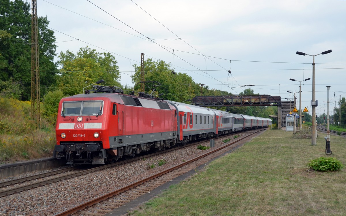 120 118 befrderte am 08.09.13 den EN 452 Moskau - Paris durch Schkopau Richtung Erfurt.