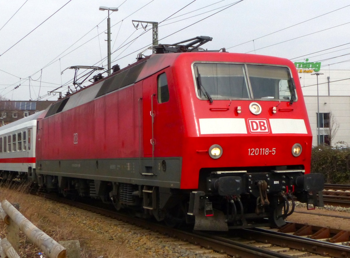 120 118 erreicht mit IC von Norddeich=Mole nach Köln den Bahnhof Rheine, 28.03.15