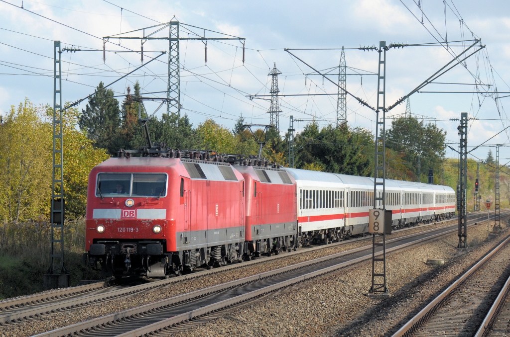 120 119 & 143 am 18.10.13 mit IC 1984 in M�nchen-Langwied