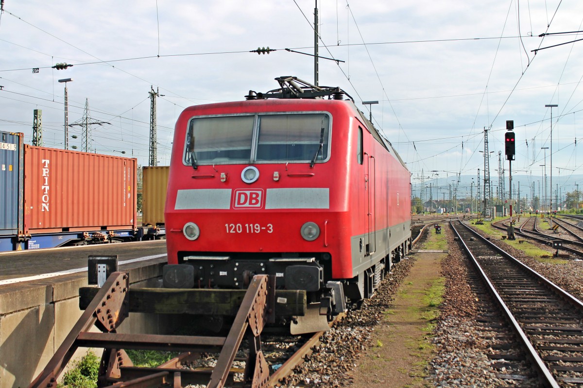 120 119-3 am 25.10.2014 abgestellt in Basel Bad Bf, nach dem sie zuvor den AZ 1379 (Hamburg Altona - Lörrach Gbf) bespannt hatte.