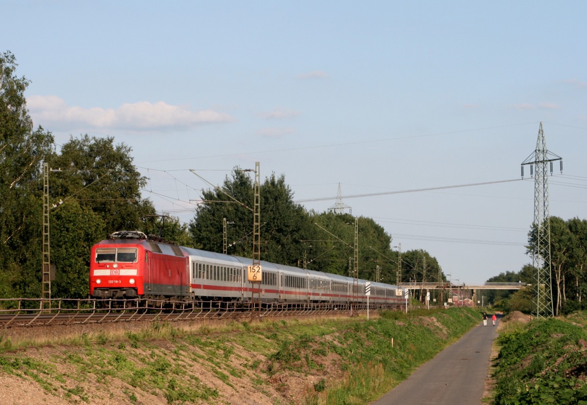 120 119 mit IC 2082  K�nigssee  (Berchtesgaden Hbf–Hamburg-Altona) am 13.08.2012 zwischen Winsen (Luhe) und Ashausen