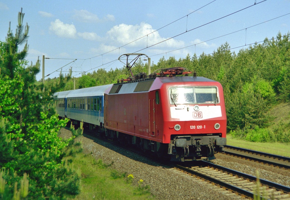 120 120 mit IR 2087  Flensburger Frde  (Frederikshavn–Gttingen) am 18.05.1998 zwischen Suderburg und Unterl