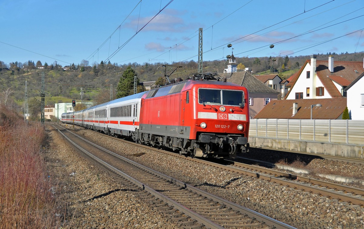 120 122 mit IC 2261 nach München HBF.Aufgenommen in Altbach am 23.2.2014
