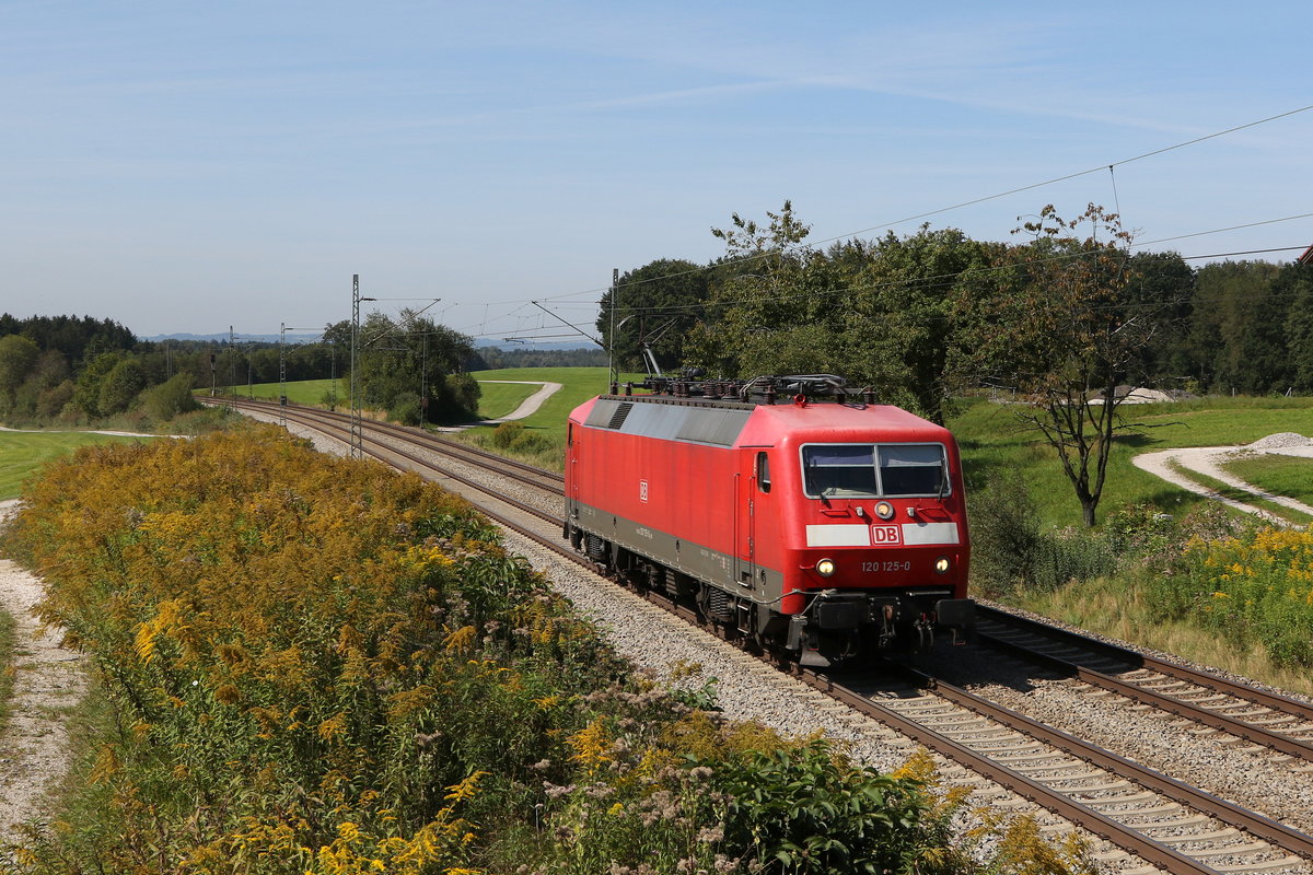 120 125 auf dem Weg nach Freilassing am 14. September 2020 bei Grabenstätt im Chiemgau.