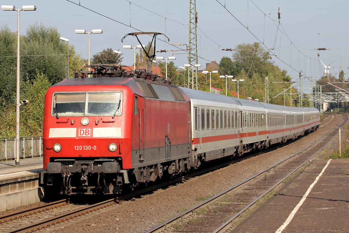 120 130-0 mit IC 134 nach Luxemburg bei der Einfahrt in Recklinghausen 3.10.2014