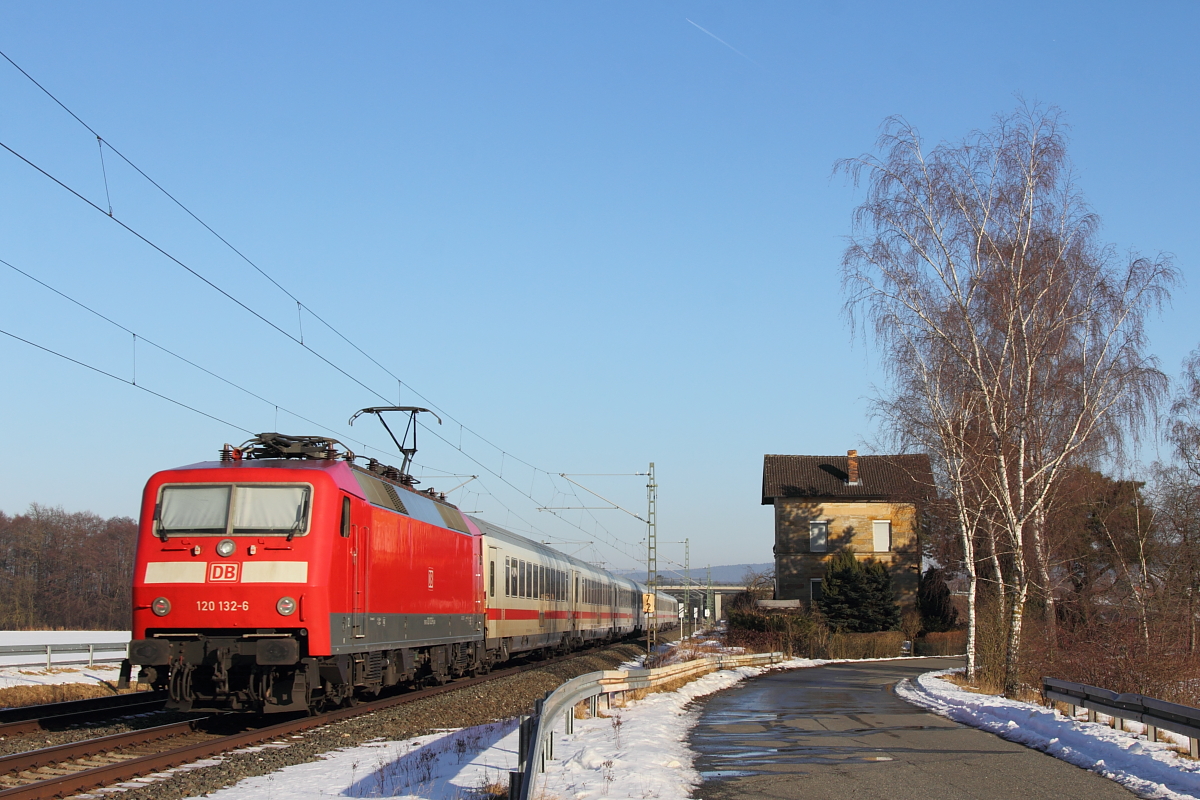 120 132-6 DB bei Unterlangenstadt am 27.01.2017.