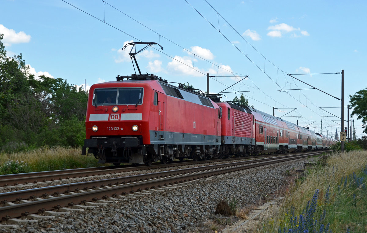 120 133 führte am 18.06.19 den PbZ von Leipzig nach Berlin durch Greppin Richtung Dessau. Als Wagenlok wurde 143 326 mitgeführt.