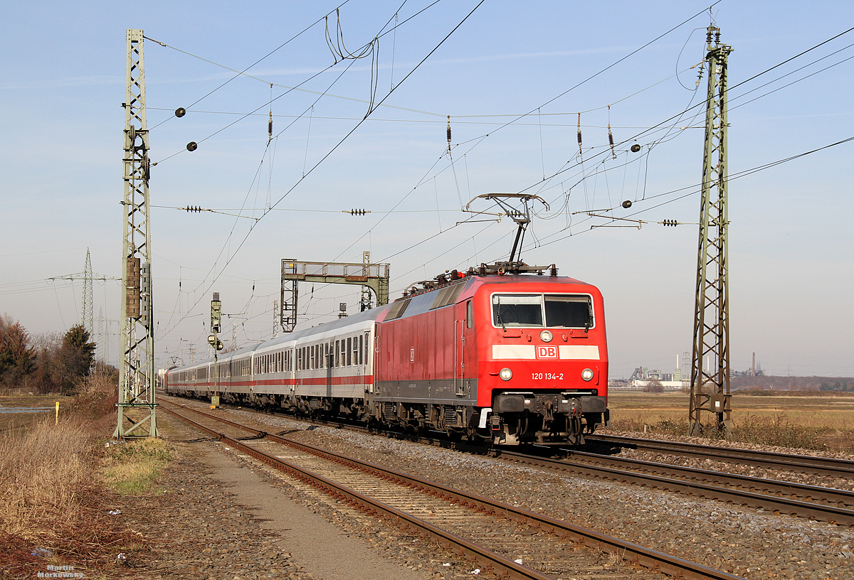 120 134 mit 120 101 am Schluss bei Brühl am 16.02.2019