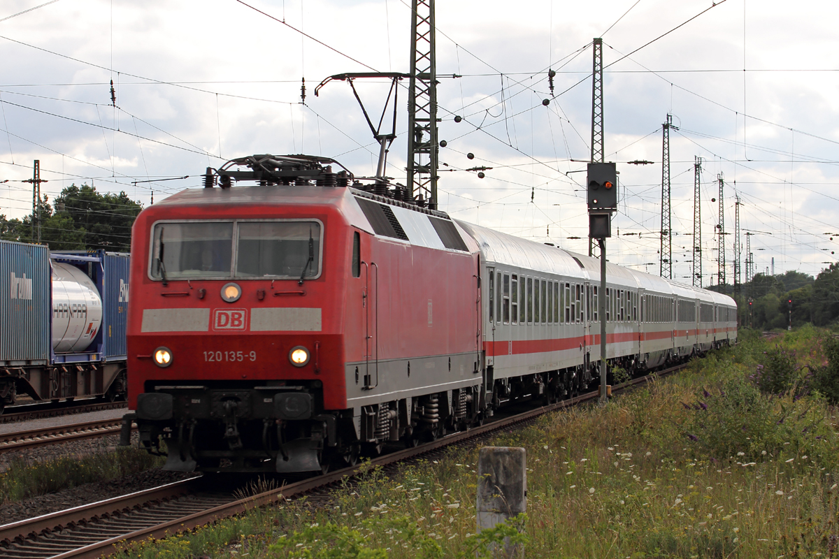 120 135-8 mit IC 2004 nach Emden Hbf. durchfährt Haltern am See 21.7.2015