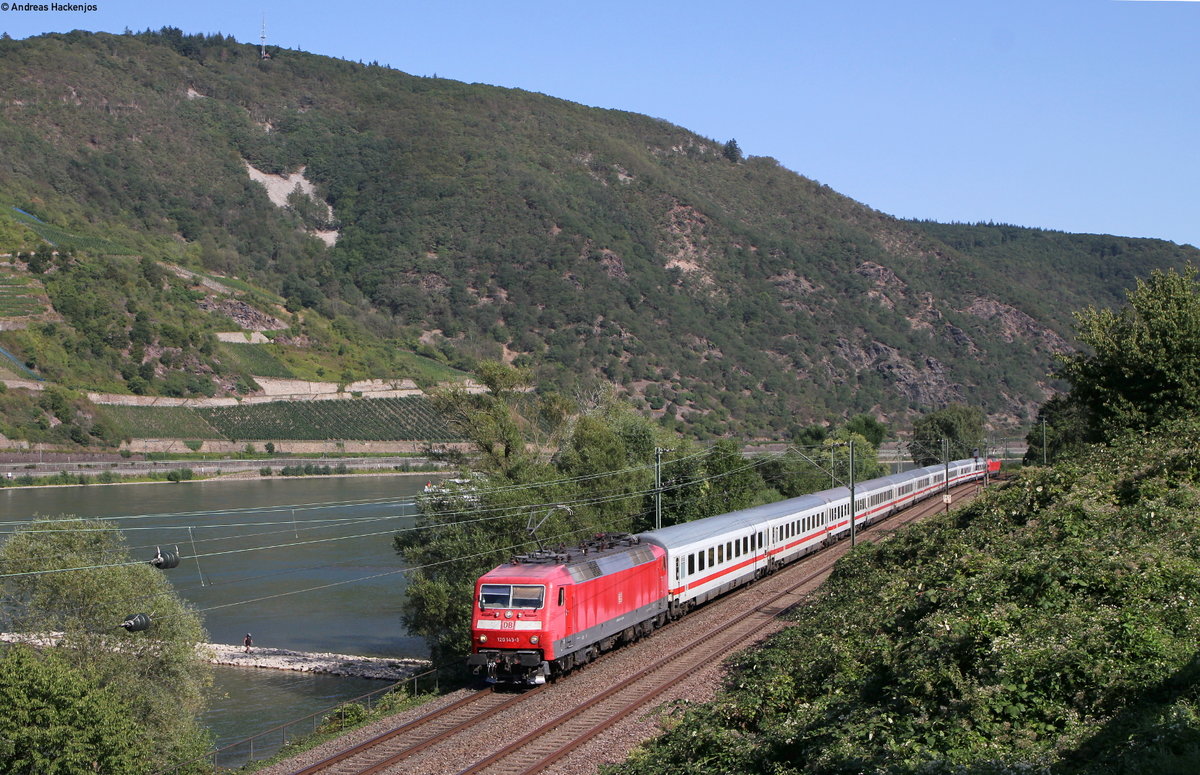 120 143-6 und 120 159-9 mit dem IC 2022 (Frankfurt(Main)Hbf-Hamburg Altona) bei Trechtingshausen 22.8.19