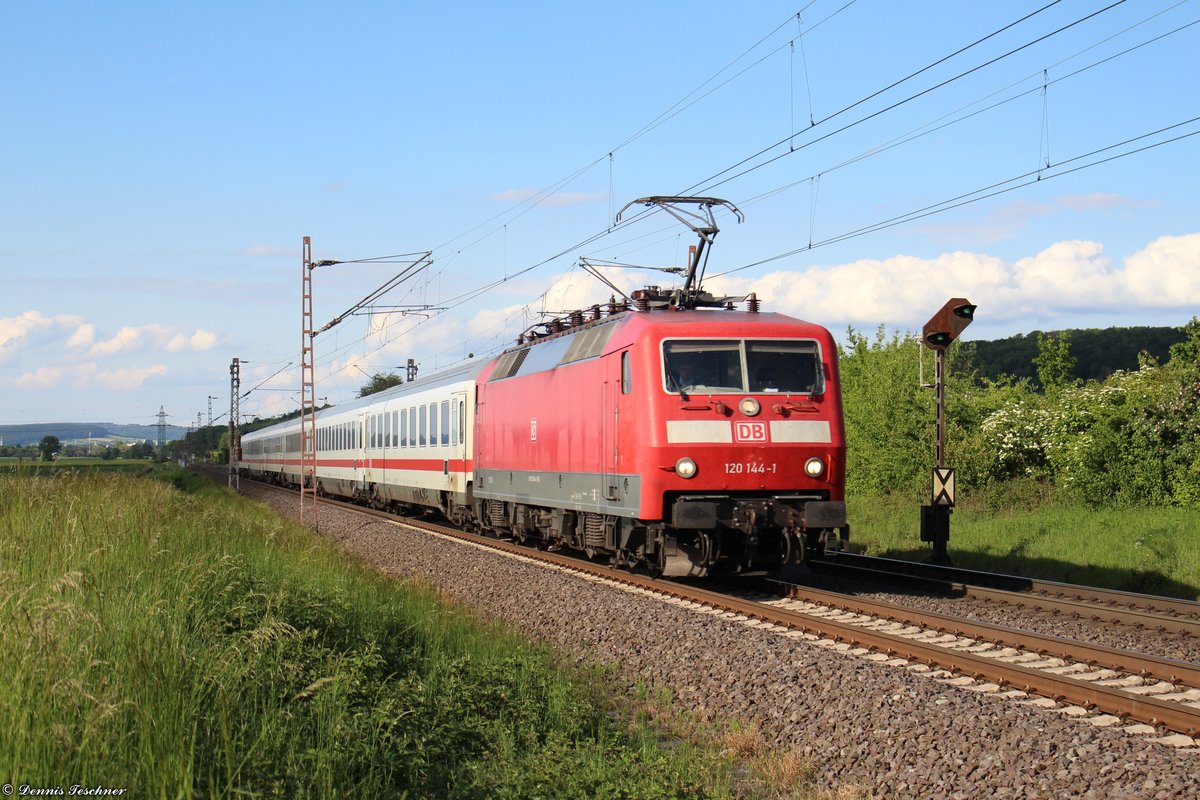 120 144-1 DB mit einem Intercity bei Nörten-Hardenberg am 29.05.2019