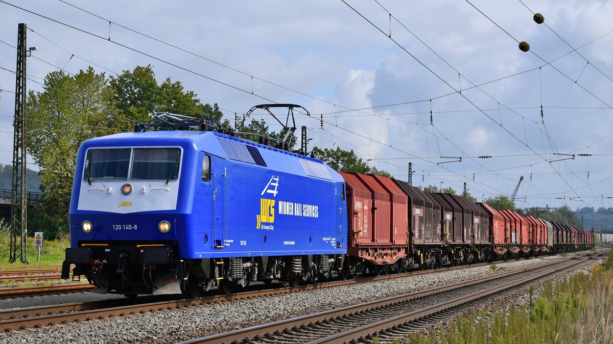 120 145-8 unterwegs im Raum Passau, bei der Durchfahrt in Schalding in Richtung Vilshofen, aufgenommen am Nachmittag des 30.09.2020.