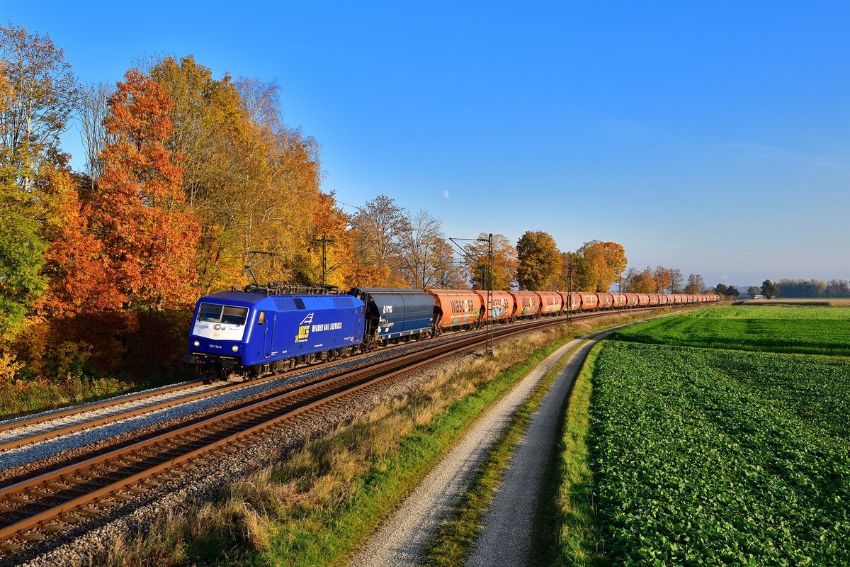 120 145 mit einem Getreidezug am 25.10.2020 bei Langenisarhofen.
