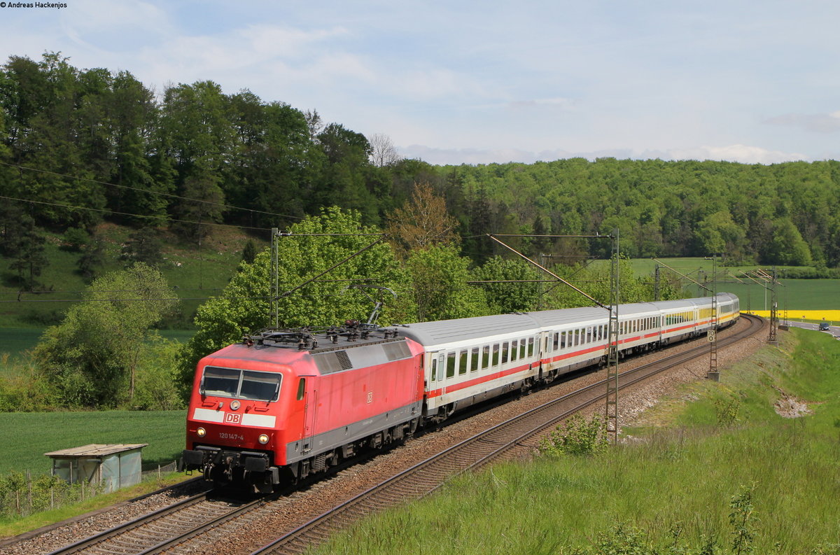 120 147-4 mit dem IC 2093 (Stuttgart Hbf-München Hbf) bei Urspring 23.5.19