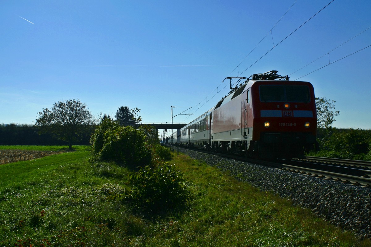120 149-0 mit dem EC 8 von Chur HB über Köln nach Hamburg Altona am Mittag des 31.10.13 bei Hügelheim. Viele Grüße an den Lokführer!