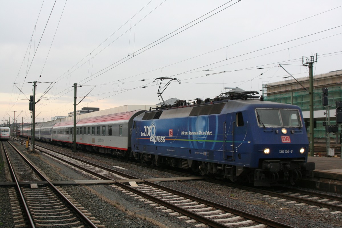 120 151-6 ausfahrt mit EN Hans Albers Hannover Hbf 16.07.2006