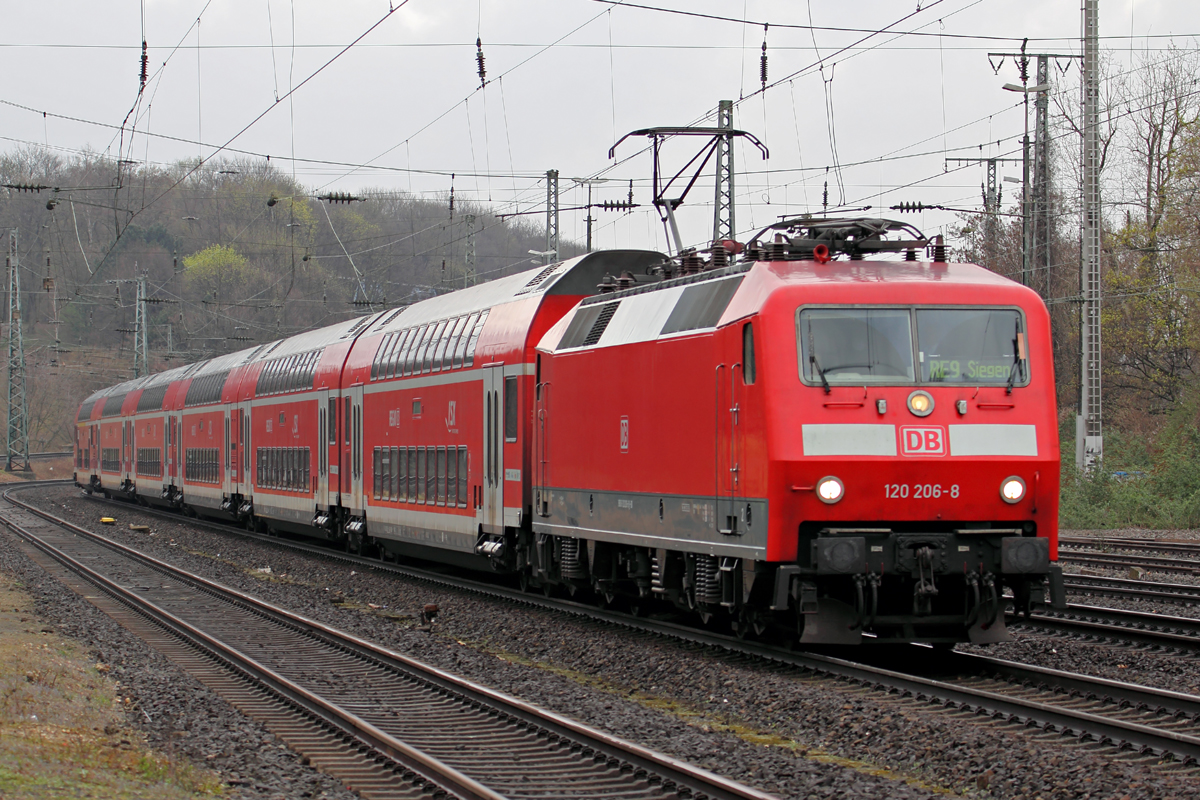 120 206-8 vor RE 9 nach Siegen in Köln-West 15.3.2014