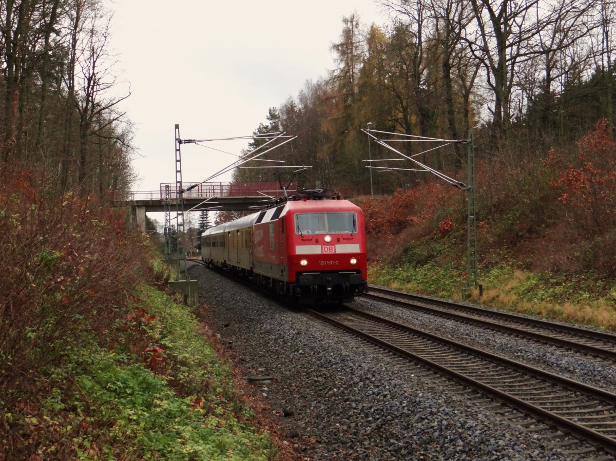 120 501-2 pendelte heute am 17.11.15 um Plauen/V.
