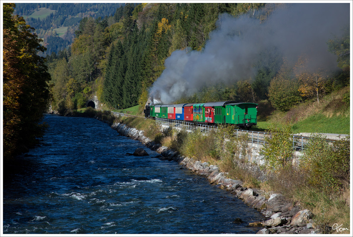 120 Jahre Murtalbahn - Die beiden Dampfloks STLB Bh1 und U11 ziehen einen Dampfsonderzug von Murau nach Tamsweg. 
Ramingstein 10.10.2014
