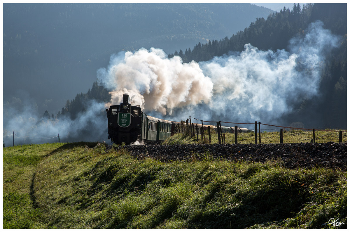 120 Jahre Murtalbahn - Die beiden Dampfloks STLB Bh1 und U11 ziehen einen Dampfsonderzug von Murau nach Tamsweg. 
Stadl an der Mur 10.10.2014