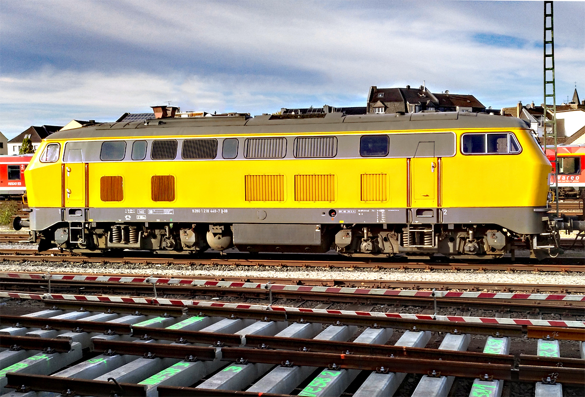 12019 449-7 der DB im Bf Euskirchen (vor Bauzug) 27.10.2019