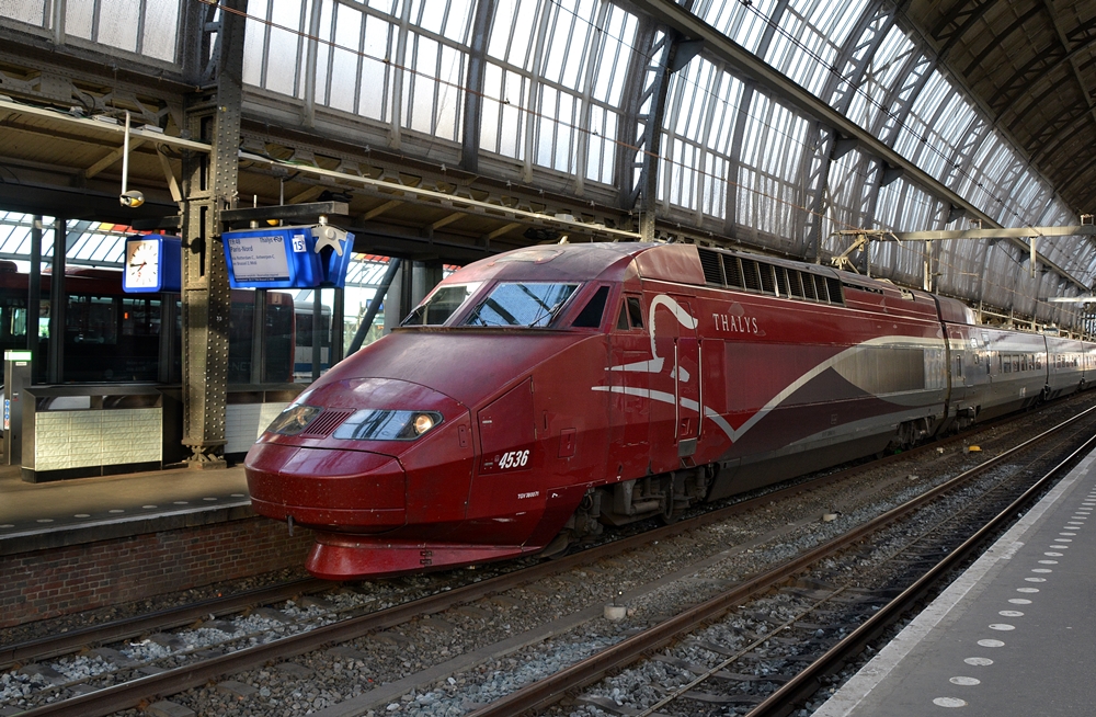 12.07.2017, Bahnhof Amsterdam Centraal. TGV Thalys PBA (TGV 380000) nach Paris wartet auf Abfahrt.