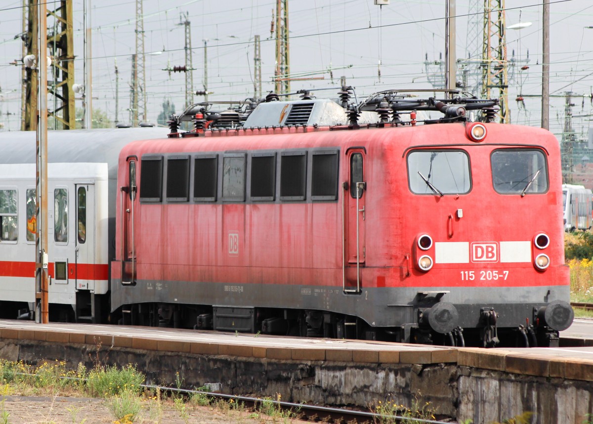 12.09.13 / 115 205-7 stand Abgeb�gelt auf Gleis 18A im Leipziger HBF