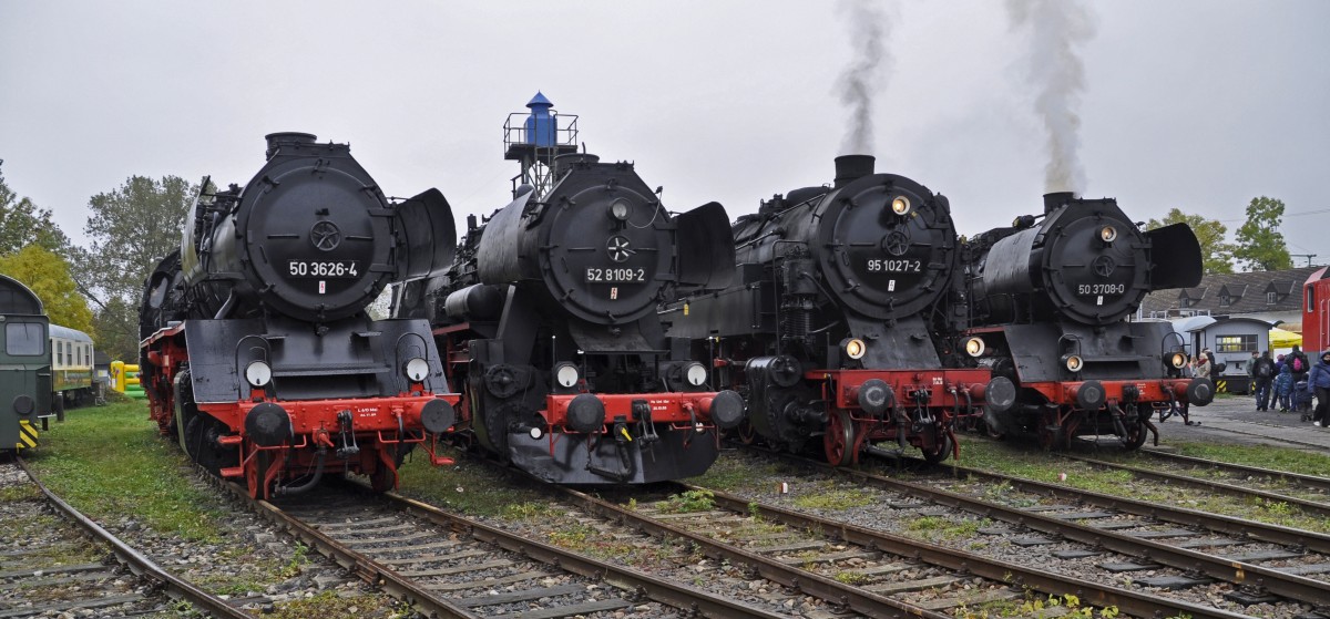 12.10.2013 Weimar Bw-Fest ; ein schwarzes Gruppenbild: 50 3626-4,  52 8109-2,       
                            95 1027-2, 50 3708-0     