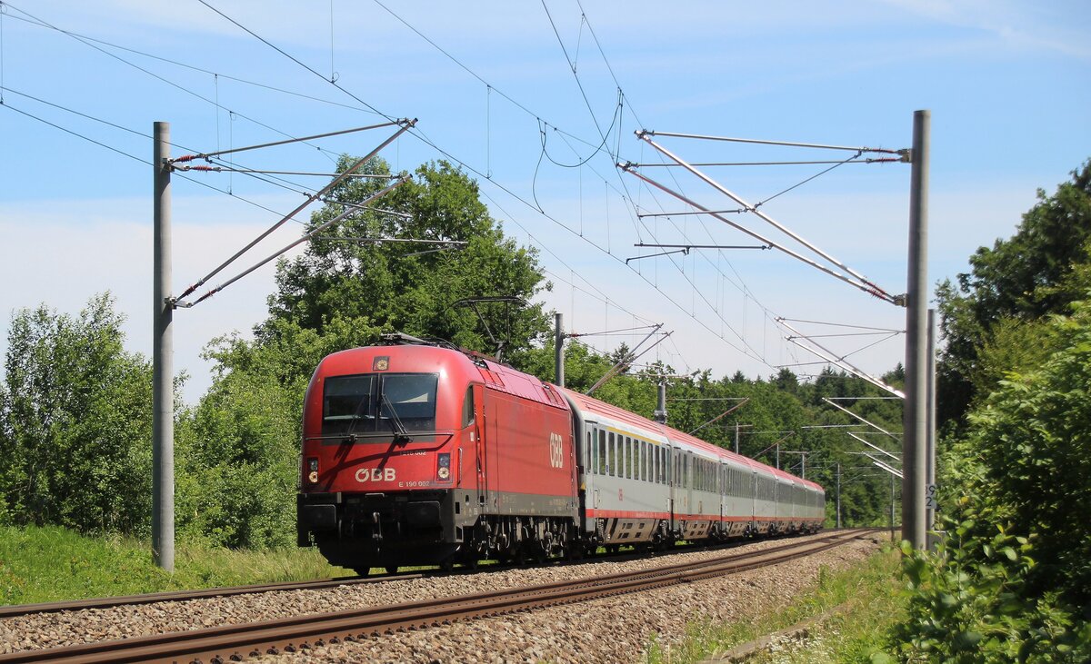 1216-002 mit IC in Richtung München am 27.06.2021 bei Grafing an der KBS 950/951