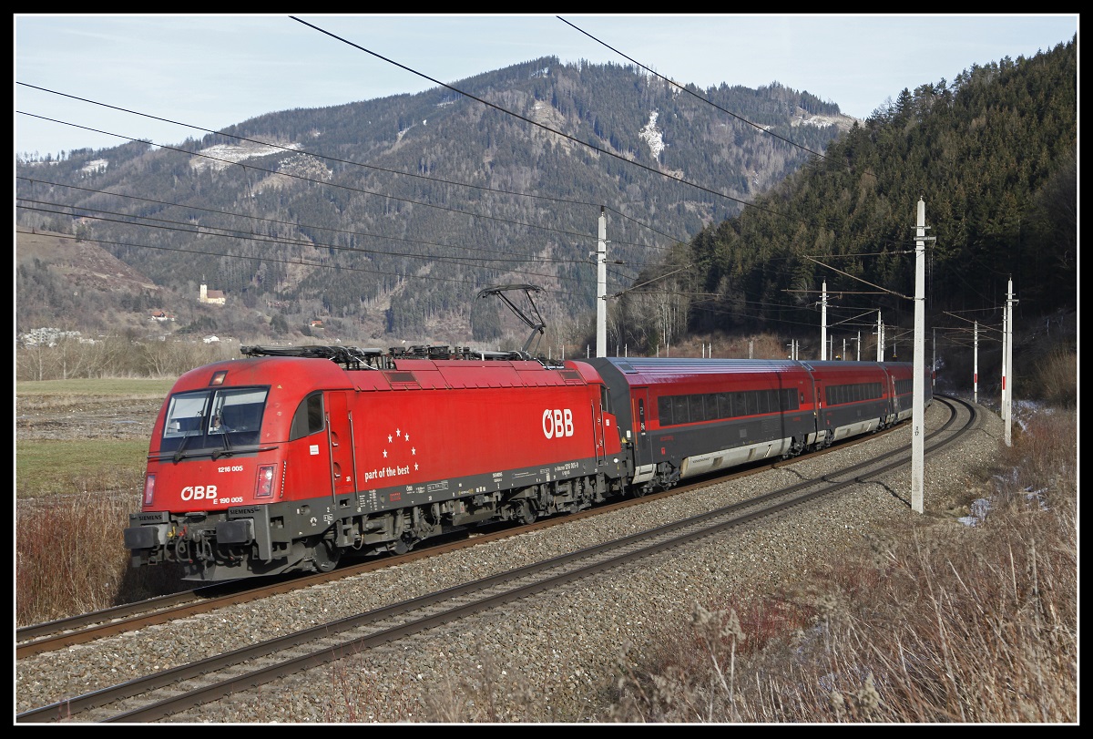 1216 005 mit RJ133 bei Niklasdorf am 7.02.2019.