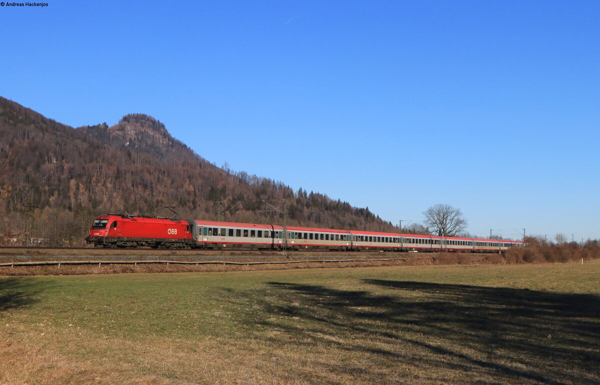 1216 006 mit dem EC 1281 (München Hbf – Venezia Santa Lucia) bei Kirnstein 12.2.22