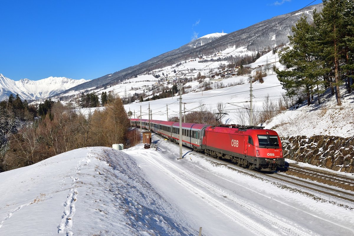 1216 007 mit EC 87 am 06.02.2020 bei Mühlbachl.