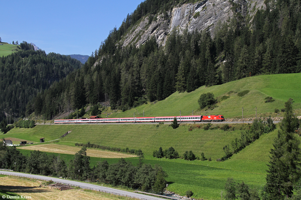 1216 007 mit EC 87 am 12.09.2015 bei St. Jodok.