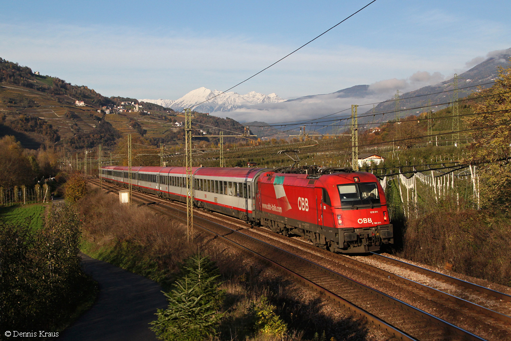 1216 011 mit EC 87 am 16.11.2013 in Albes, sdlich von Brixen.