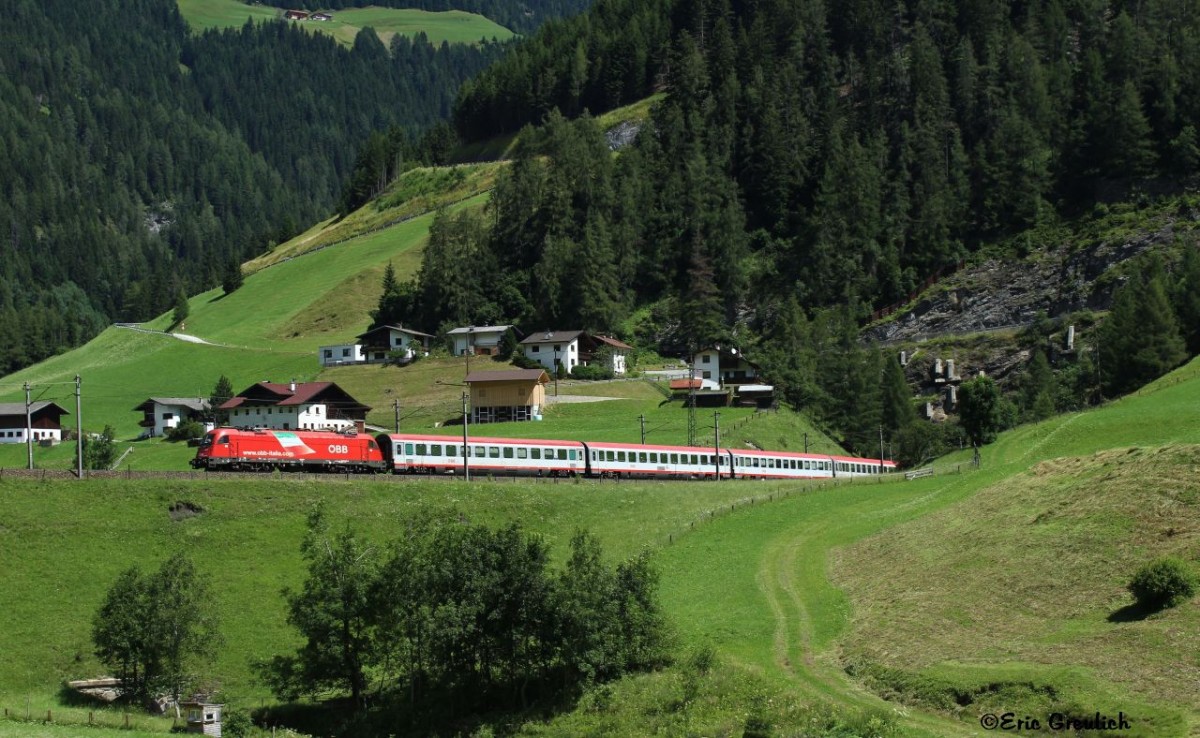 1216 012 am 25.07.13. mit einem EC nach Verona in St. Jodok.