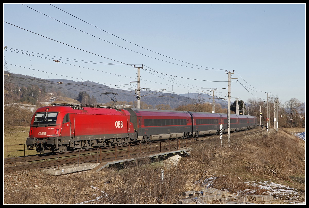1216 012 mit Railjet in Wartberg im Mürztal am 22.01.2020.