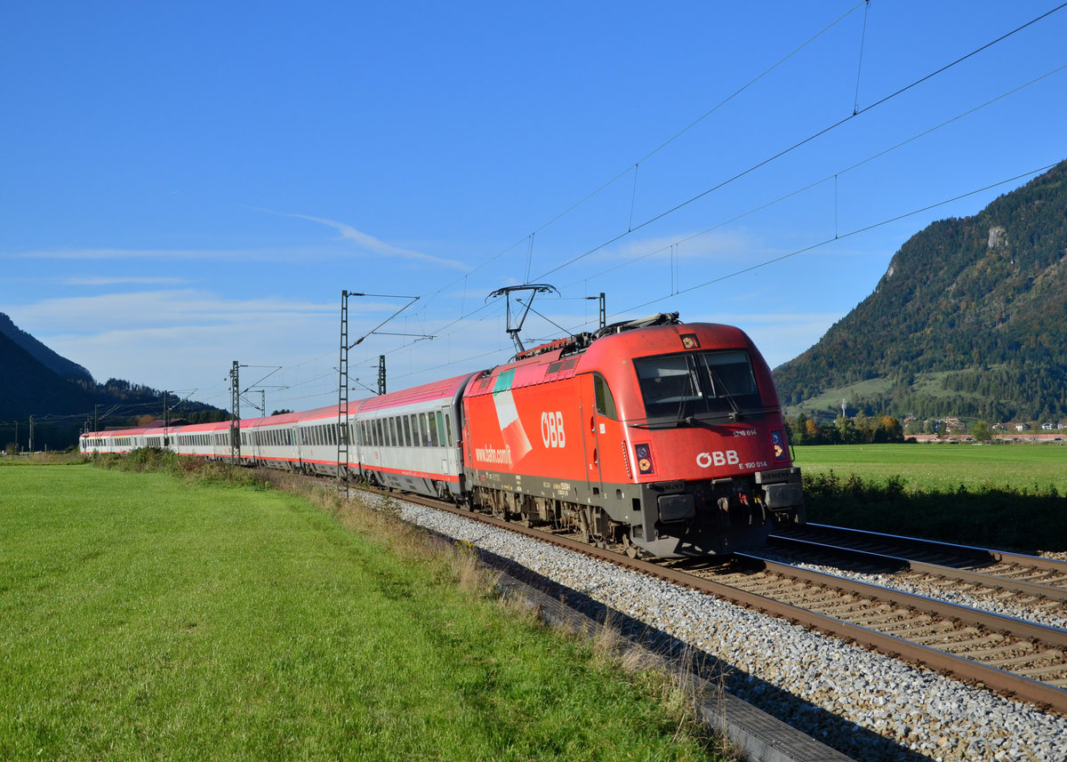 1216 014 mit EC 83 am 13.10.2013 bei Niederaudorf. 