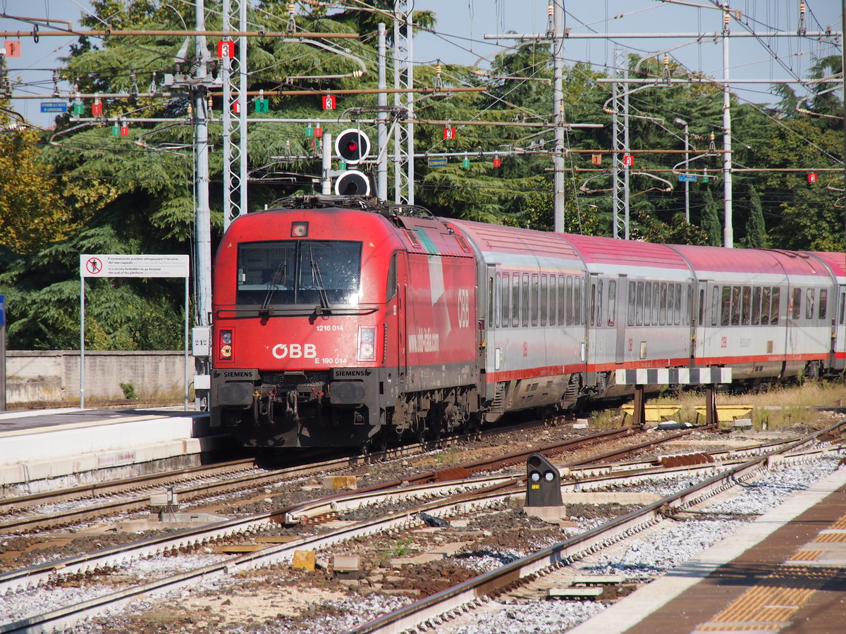 1216 014 mit EC 86 von Venedig nach München. Am 22.09.17 Einfahrt