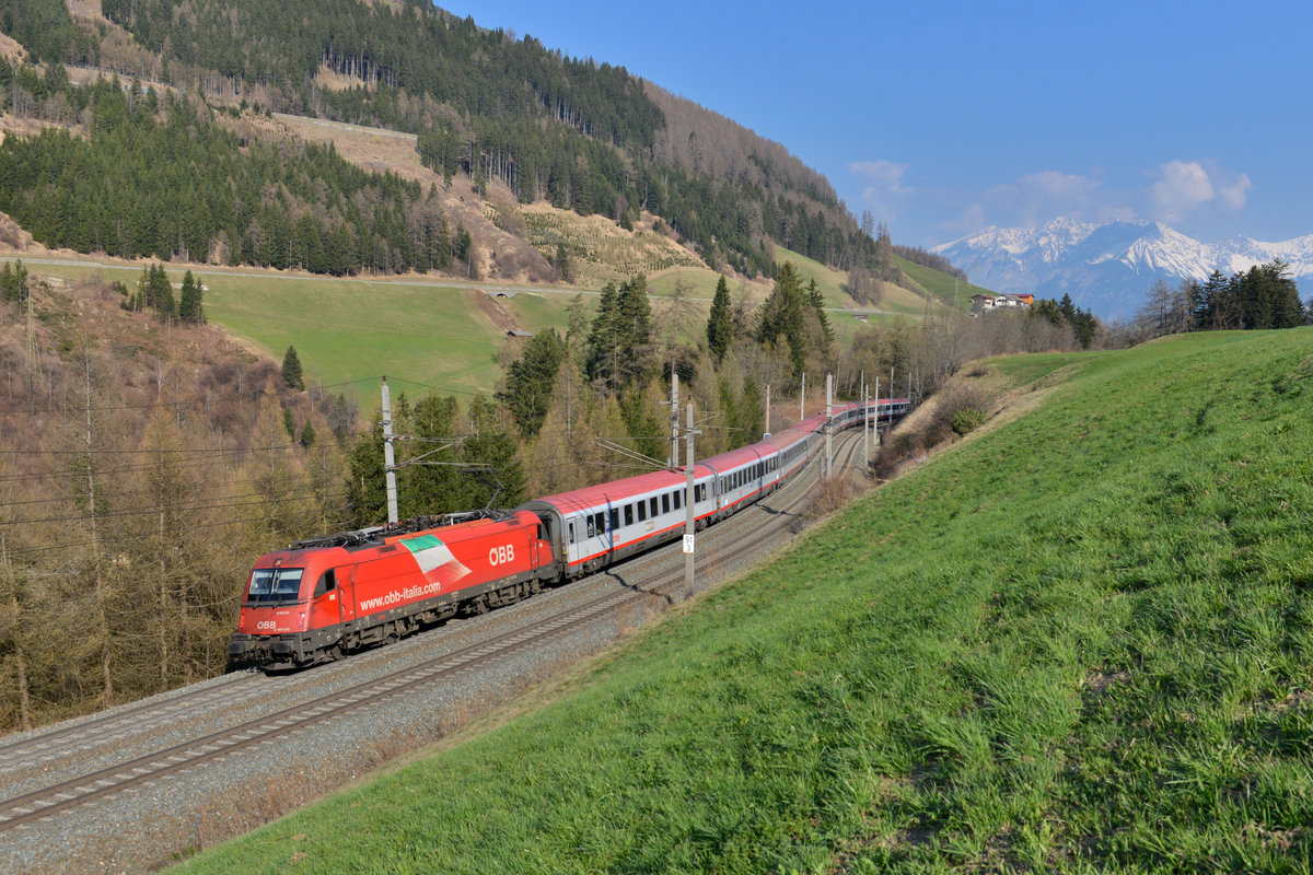 1216 015 mit EC 1289 am 29.03.2017 bei Matrei am Brenner. 