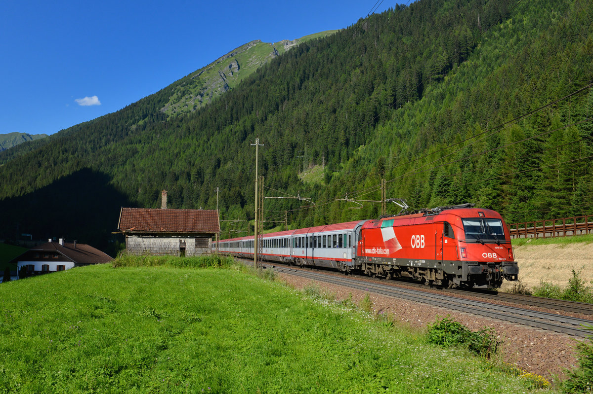 1216 015 mit EC 83 am 20.07.2016 bei Terme di Brennero. 