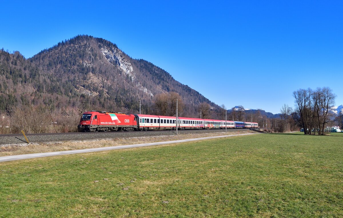 1216 015 mit einem EC am 14.02.2023 bei Schaftenau.