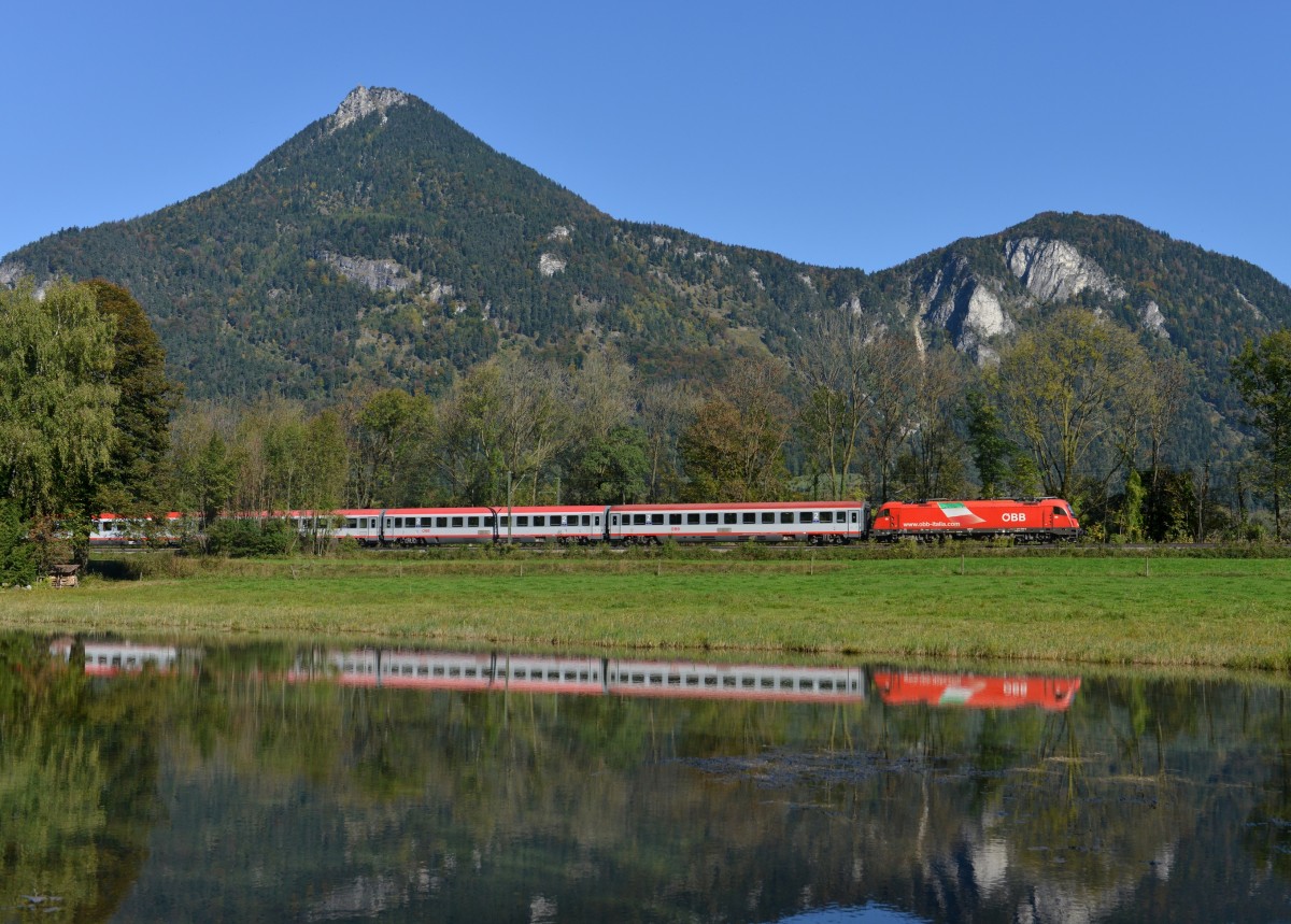 1216 018 mit einem EC am 13.10.2013 bei Niederaudorf.