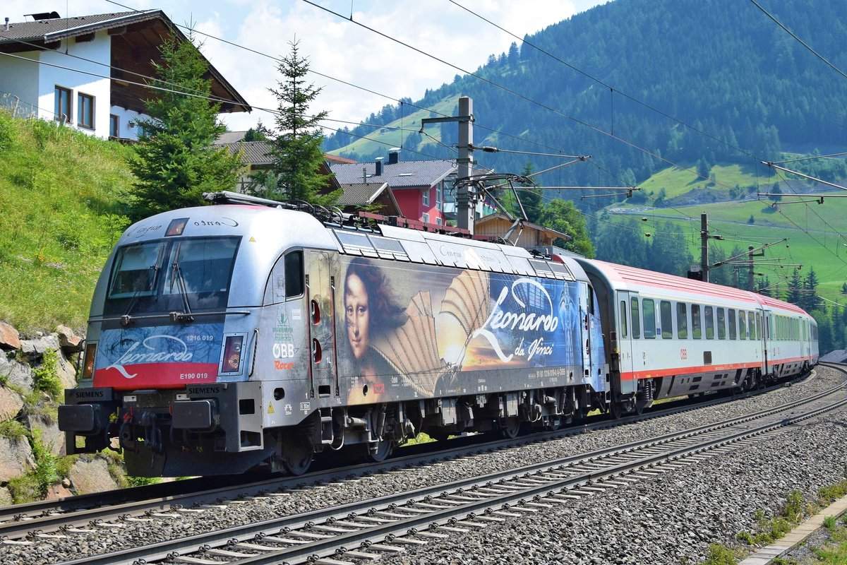 1216 019  Leonardo da Vinci  auf Talfahrt bei St. Jodok am Brenner am 25.07.2019.
