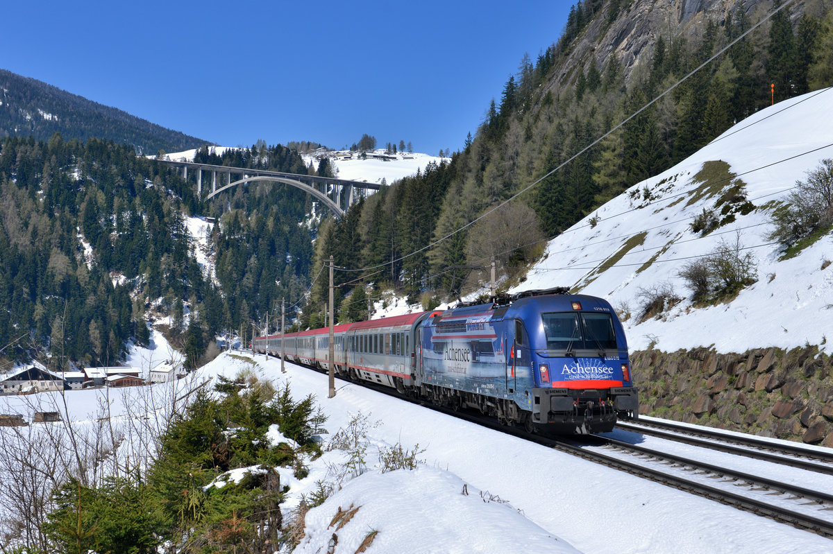 1216 019 mit EC 85 am 30.04.2017 bei St. Jodok am Brenner. 